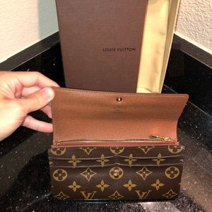 Louis Vuitton Bags - LOUIS VUITTON Monogram Canvas Sarah NM2 Wallet Louis Vuitton Bags - LOUIS VUITTON Monogram Canvas Sarah NM2 Wallet